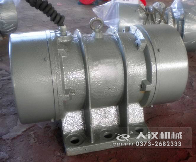 VB振動(dòng)電機(jī)是靠偏心塊的振動(dòng)而造成的，振動(dòng)源所以偏心塊的角度和大小是比較重要的。