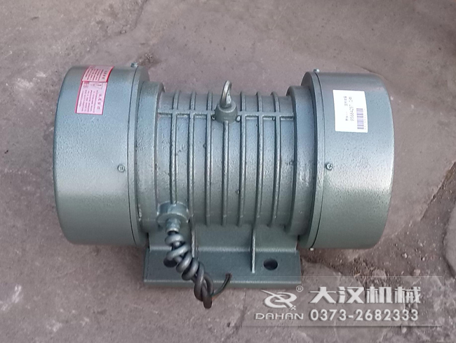 VB振動(dòng)電機(jī)的選型要根據(jù)所匹配產(chǎn)品需要的激振大小，進(jìn)行選擇。