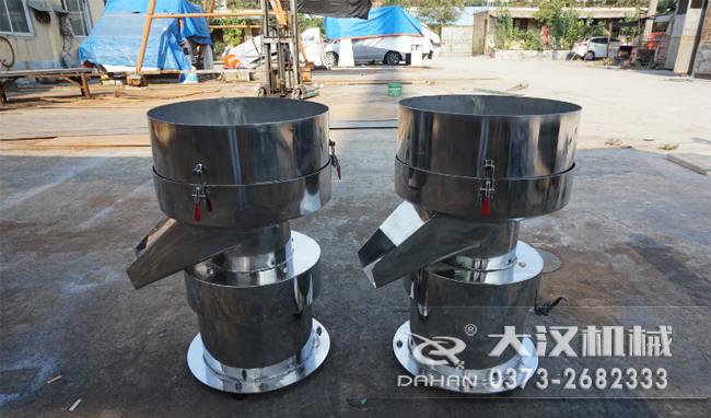 不銹鋼涂料振動篩是一種比較受用戶歡迎的產(chǎn)品之一，主要優(yōu)勢耐酸堿，不生銹，使用壽命長。